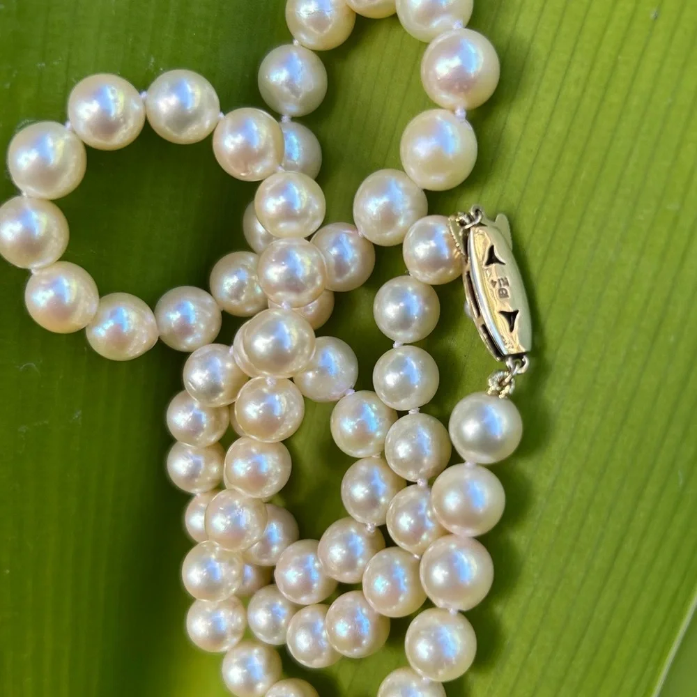 Vintage 14K yellow good clasp
8.50MM Tasaki 21” Cultured Akoya Pearl Necklace - Picture 14 of 15